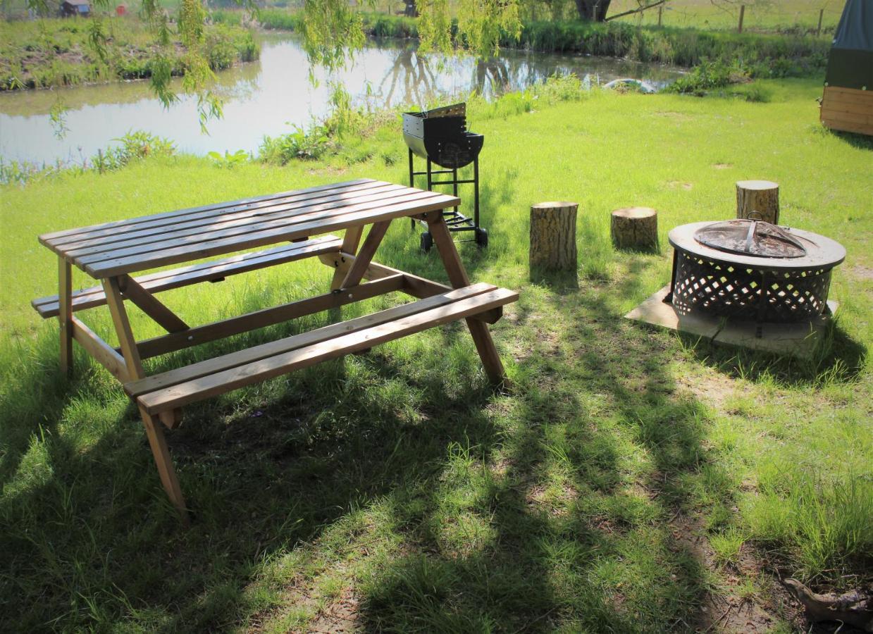 'BAYWATCH' Twin bed lakeside wooden tipi Hotel Sudbury  Buitenkant foto