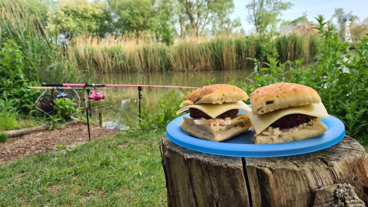 'BAYWATCH' Twin bed lakeside wooden tipi Hotel Sudbury  Buitenkant foto