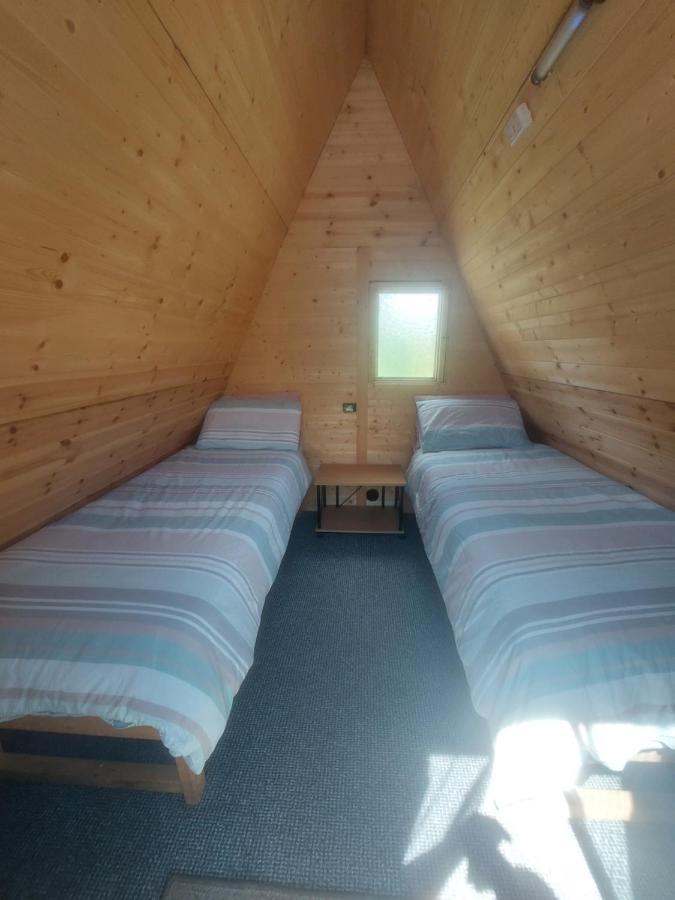 'BAYWATCH' Twin bed lakeside wooden tipi Hotel Sudbury  Buitenkant foto