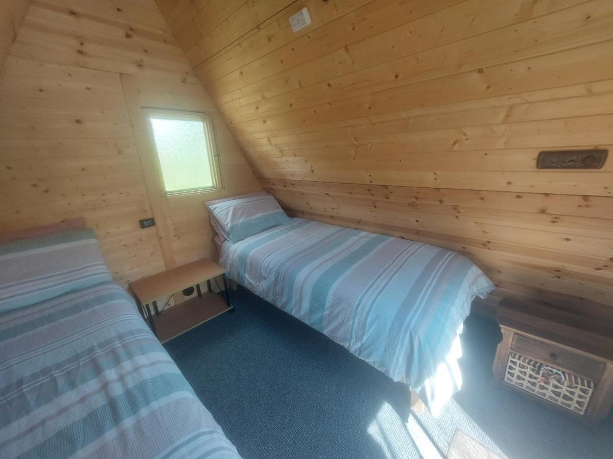 'BAYWATCH' Twin bed lakeside wooden tipi Hotel Sudbury  Buitenkant foto